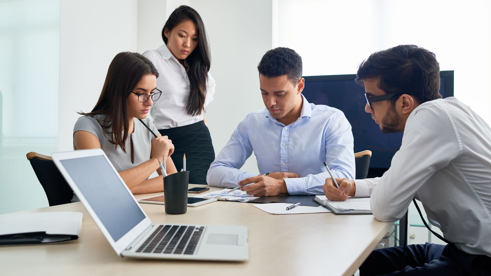 経営戦略の立案プロセスを完全解説！成功企業が実践する戦略策定の全ステップと事例