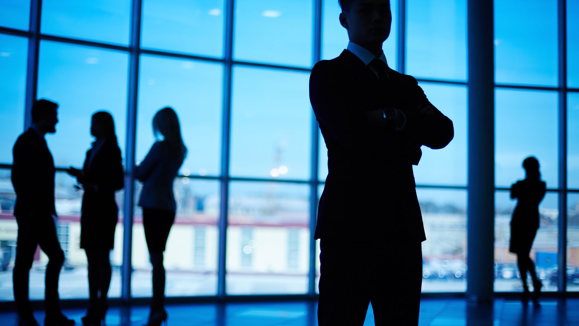 レッドオーシャンとブルーオーシャンの違いを徹底解説！成功する事業戦略とは？