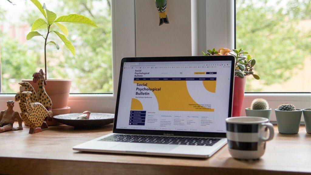 自作と外注、どちらを選ぶべきか？判断基準を解説